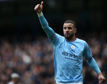 Escándalo en Inglaterra: grabaron borracho a Kyle Walker bajándose los pantalones en un bar