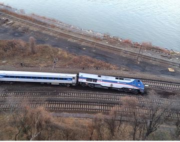 Un tren descarriló en Nueva York y hay cuatro muertos