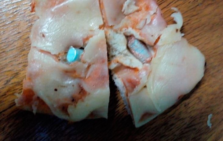 Quiso ingresar a la cárcel una pizza con marihuana y pastillas