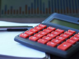 La situación fiscal en Uruguay se deteriora desde fines del año pasado. La situación fiscal en Uruguay se deteriora desde fines del año pasado.