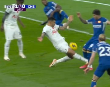 La tremenda patada de Cuti Romero a Enzo por la que fue expulsado