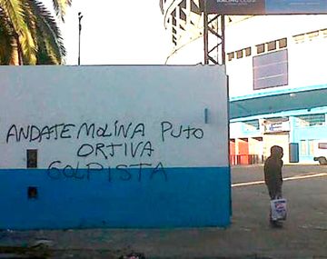 Recrudece la interna política en Racing con nuevas pintadas