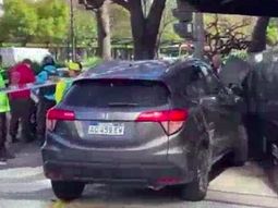 Una persona resultó herida en un triple choque en el que una camioneta se incrustó en un bar de la 9 de Julio