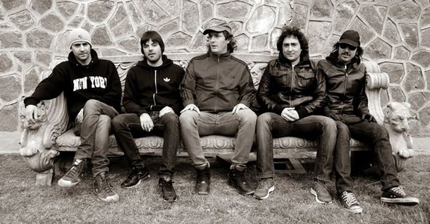 Pier presentó su nuevo disco para un grupo de sus fanáticos en Radio Mega