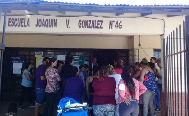 Berazategui: un grupo de padres atacó a golpes a una docente