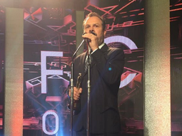 gustavo sylvestre se llevo el premio a mejor conductor por minuto uno, en c5n gustavo sylvestre se llevo el premio a mejor conductor por minuto uno, en c5n