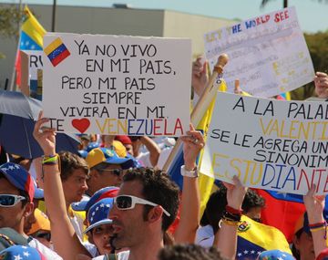 Miles de venezolanos protestaron en el exterior contra las elecciones de Maduro