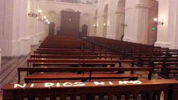 hallan pintadas en la iglesia lindera al colegio nacional hallan pintadas en la iglesia lindera al colegio nacional