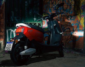 Gran Hermano: cuánto cuesta la moto que se llevará el líder semanal