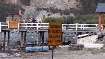 Momento en que los prefectos trasladan el cuerpo. Momento en que los prefectos trasladan el cuerpo.
