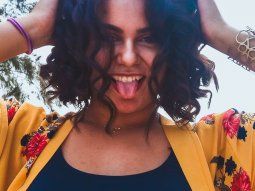 Siete trucos para mantener la lengua limpia y evitar el mal aliento