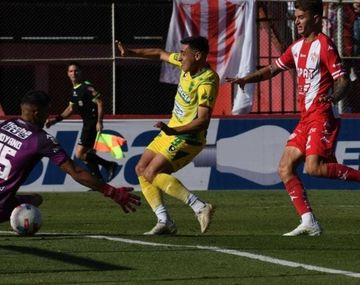 Unión venció 2-0 a Defensa y Justicia en el cierre del torneo