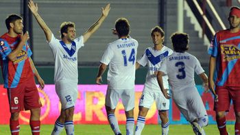 velez se lucio ante arsenal y lo goleo para subirse a lo mas alto velez se lucio ante arsenal y lo goleo para subirse a lo mas alto