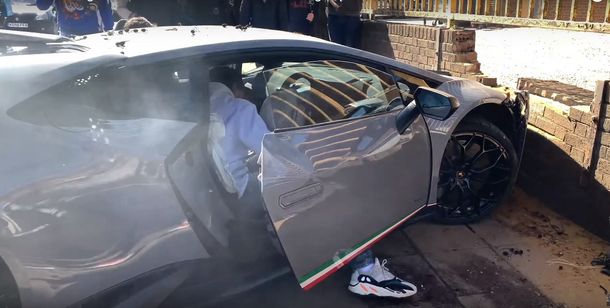 Video viral: destrozó contra un árbol un Lamborghini Huracan Performante