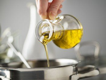 ANMAT prohibió la marca de un aceite de oliva: su consumo es peligroso para la salud
