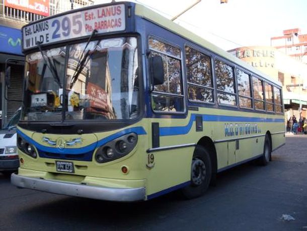 Violento asalto a un colectivero de la línea 295 en Lanús