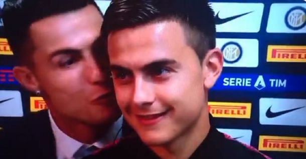 Cristiano Ronaldo se puso cariñoso con Paulo Dybala durante una entrevista