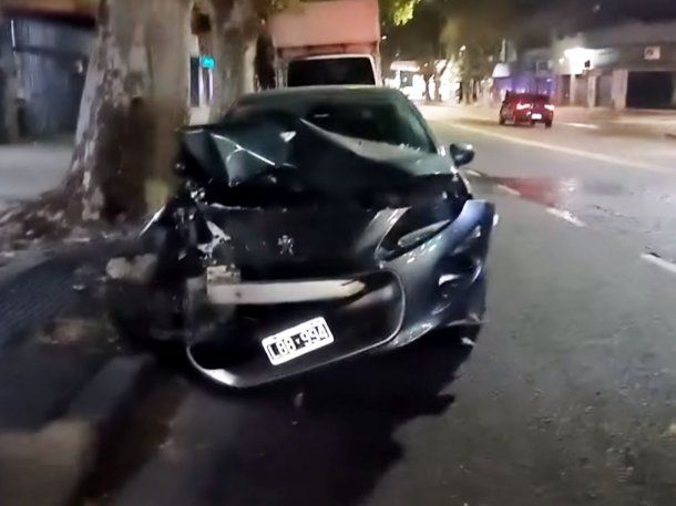 Accidente en Parque Avellaneda: un auto chocó contra una ambulancia