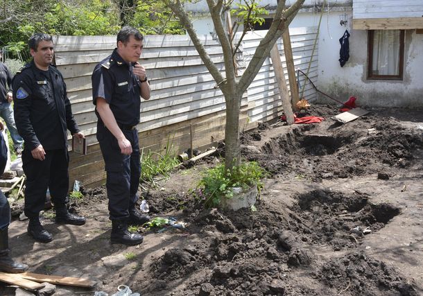 Macabro: mató a su mujer, la enterró y tapó el pozo con un pelotero