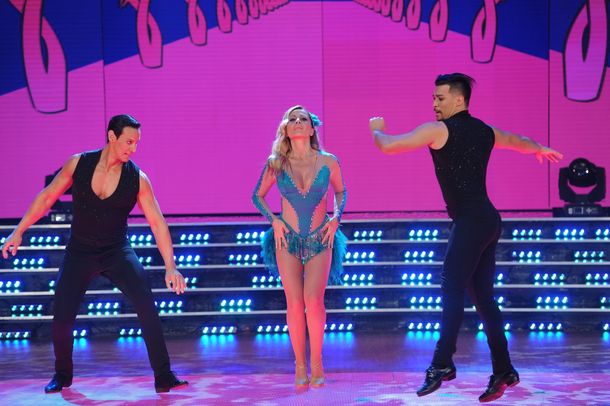 Marta Sánchez bailó la salsa de tres con Jorge Moliniers