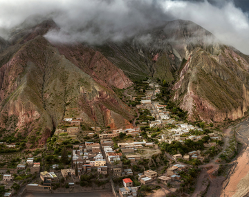 El pueblo de Salta colgado de una montaña 