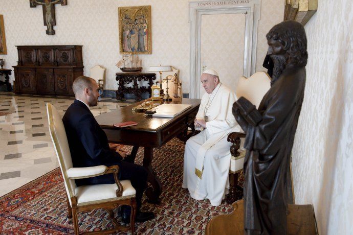 Tras la reunión con Guzmán, destacan que el Papa es de gran ayuda para la posición argentina
