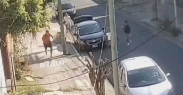 Impactante video: policía de la Ciudad se tiroteó con ladrones en Villa Madero