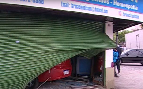 Villa Pueyrredón: joven borracho se incrustó con su auto en una farmacia