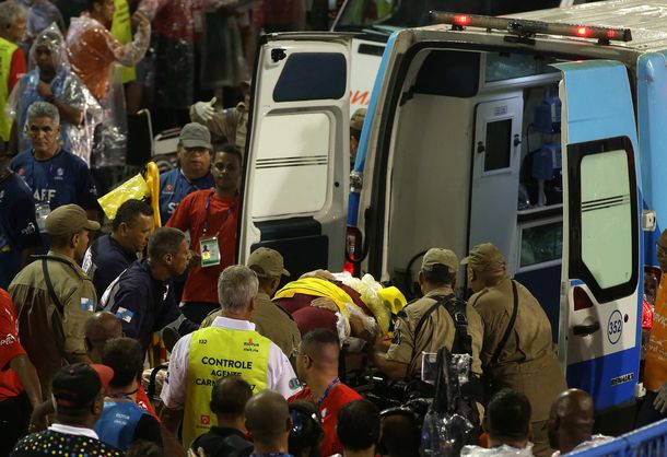 Al menos 20 heridos tras el despiste de una carroza en el carnaval de Rio