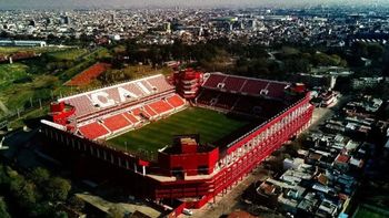 Fue comparado con Bochini en Independiente y jugó en Finlandia, pero colgó los botines a los 31 años y se mudó a Florida. Fue comparado con Bochini en Independiente y jugó en Finlandia, pero colgó los botines a los 31 años y se mudó a Florida.