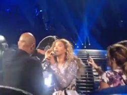 a beyonce se le engancho el pelo en un ventilador en un show a beyonce se le engancho el pelo en un ventilador en un show
