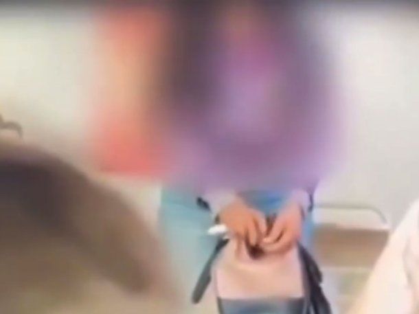 Video: alumnas pusieron una cámara oculta y descubrieron que la profesora les robaba