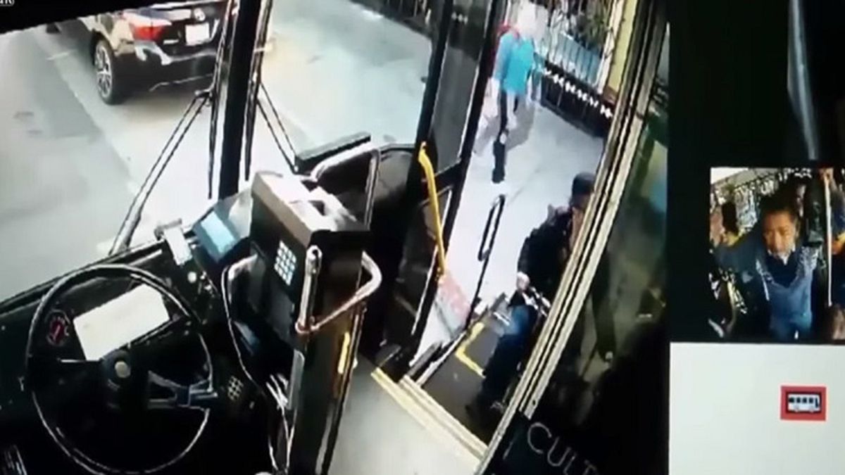 VIDEO El despiadado maltrato de un conductor de EE.UU. a una mujer en silla de ruedas VIDEO El despiadado maltrato de un conductor de EE.UU. a una mujer en silla de ruedas