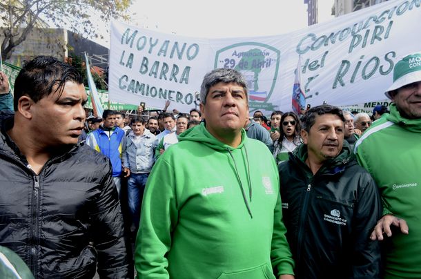 Pablo Moyano anticipó una reacción de los trabajadores si Macri veta la ley antidespidos