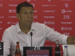 indignado, un dt llevo su pc a la conferencia para dejar en evidencia al arbitro indignado, un dt llevo su pc a la conferencia para dejar en evidencia al arbitro