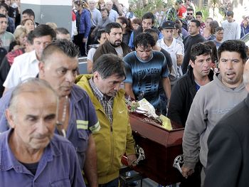 Inhumaron los restos de Araceli en el cementerio de San Martín