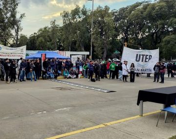 Protesta y tensión en el INTI: fuerte operativo policial por el recorte presupuestario