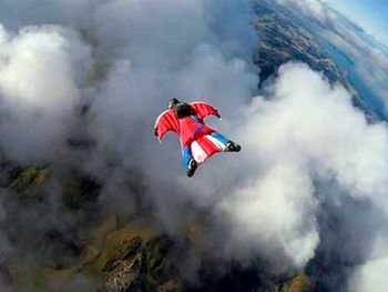 Un hombre pájaro transmitió su propia muerte a través de Facebook