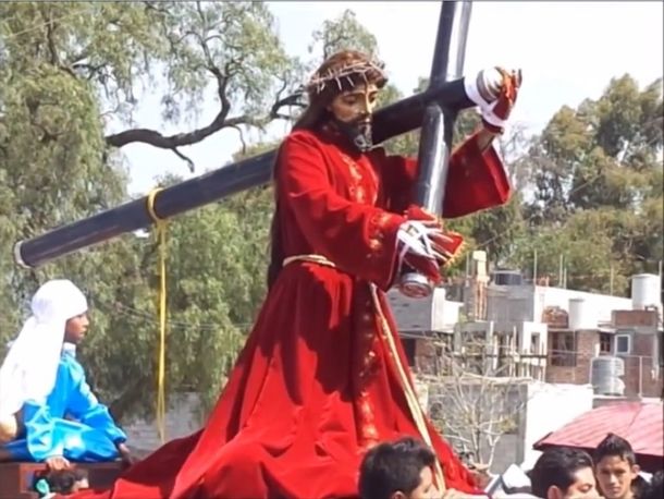 El video en el que una escultura de Jesucristo mueve la cabeza se volvió viral a pocos días de la Navidad