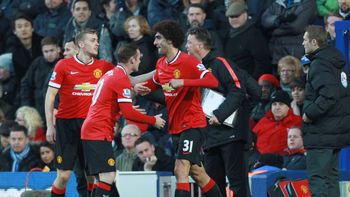 con varios sudamericanos, el manchester united le gano al qpr con varios sudamericanos, el manchester united le gano al qpr