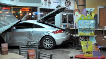 el futbolista jonathan ferrari se choco un mcdonalds el futbolista jonathan ferrari se choco un mcdonalds