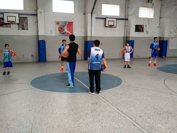 Lanzan un proyecto de ley para salvar a los clubes de barrio