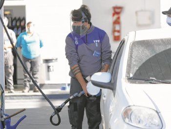 YPF aumenta hoy por última vez en el año la nafta: sube un 5%