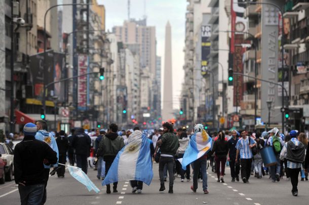 Pese a la derrota, en el Obelisco la gente le agradeció y le cantó a la Selección