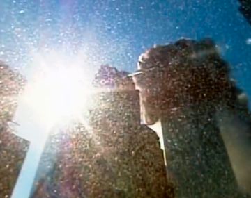 Inédito: sale a la luz un video en HD con el momento exacto en el que cae una de las Torres Gemelas