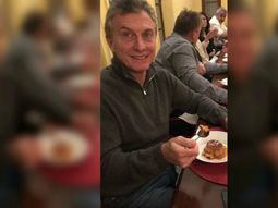 Macri y una foto con un flan que causó polémica en las redes sociales