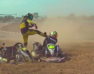 Chaco: dos pilotos de karting terminaron a las piñas tras despistar durante la carrera