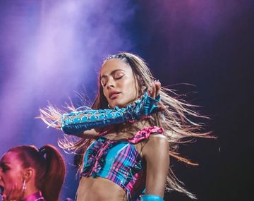 Tini pidió a los del VIP que no se paren arriba de las sillas