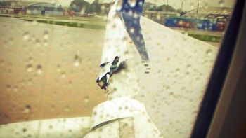 un rayo, la causa de la rotura de una de las alas del avion un rayo, la causa de la rotura de una de las alas del avion