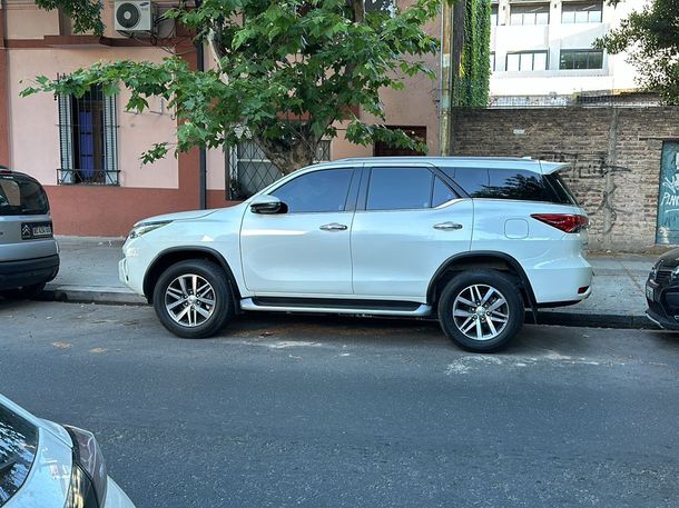 Esta es la camioneta que le robaron a Dante Spinetta en Villa Urquiza Esta es la camioneta que le robaron a Dante Spinetta en Villa Urquiza